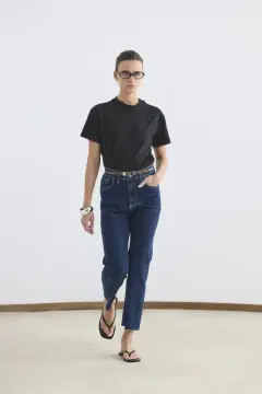 KADRİYE BAŞTÜRK YÜKSEK BEL KISA KESİM ÇAN PAÇA KOT PANTOLON KOYU MAVİ