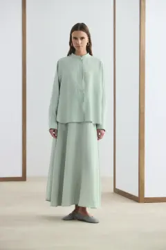 KADRİYE BAŞTÜRK HAKİM YAKA TENSEL GÖMLEK ETEK TAKIM AÇIK GRİ