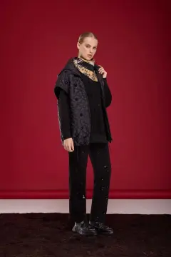 YEŞİM ÖZCAN KAPİTONE İŞLEMELİ YELEK