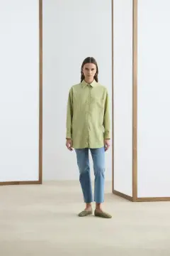 KADRİYE BAŞTÜRK OVERSİZE ÇİZGİLİ GÖMLEK OLİVE