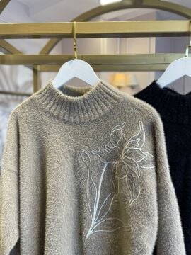 NUSS İŞLEMELİ KAZAK BEJ