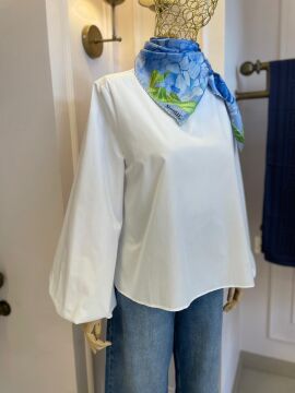 VUU YAKASI BÜZGÜLÜ BEYAZ GÖMLEK