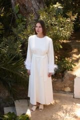 BEYAZ TÜYLÜ ELBİSE