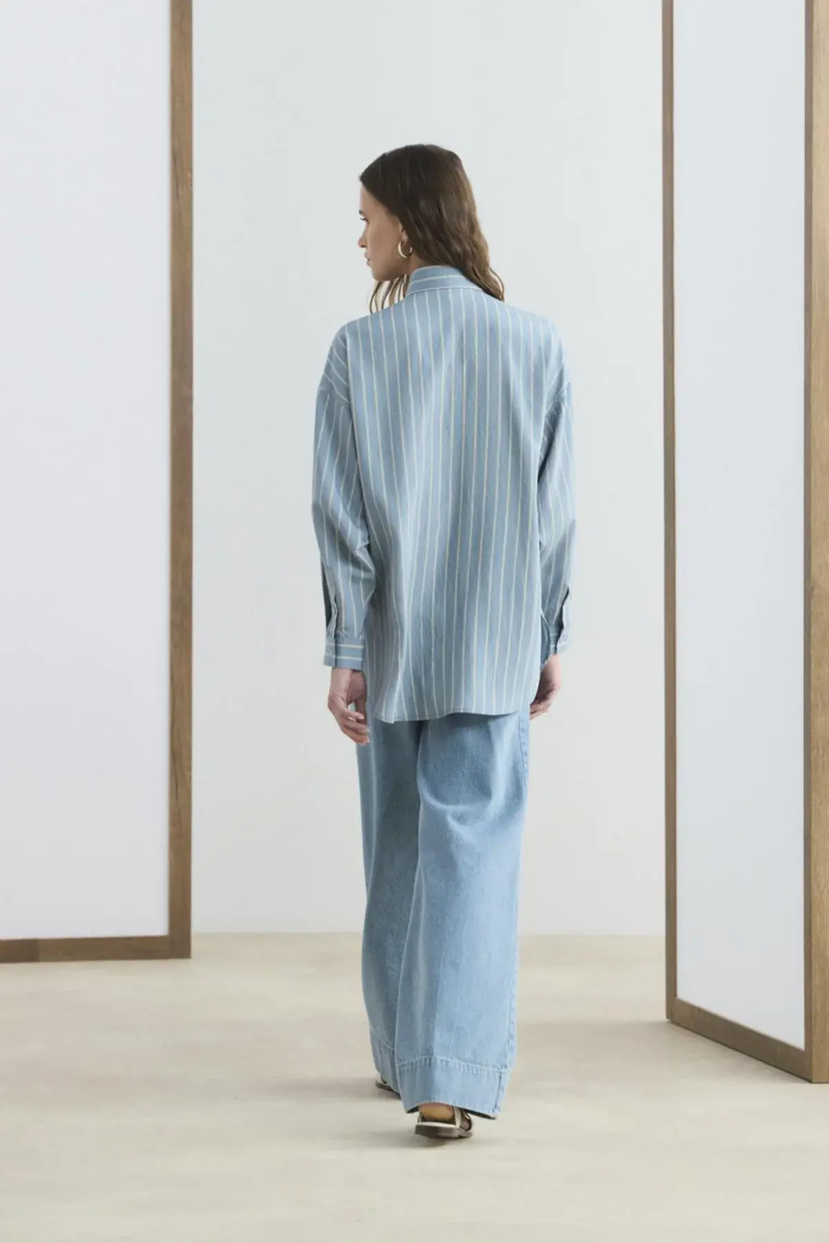 KADİRYE BAŞTÜRK OVERSİZE ÇİZGİLİ GÖMLEK AÇIK MAVİ