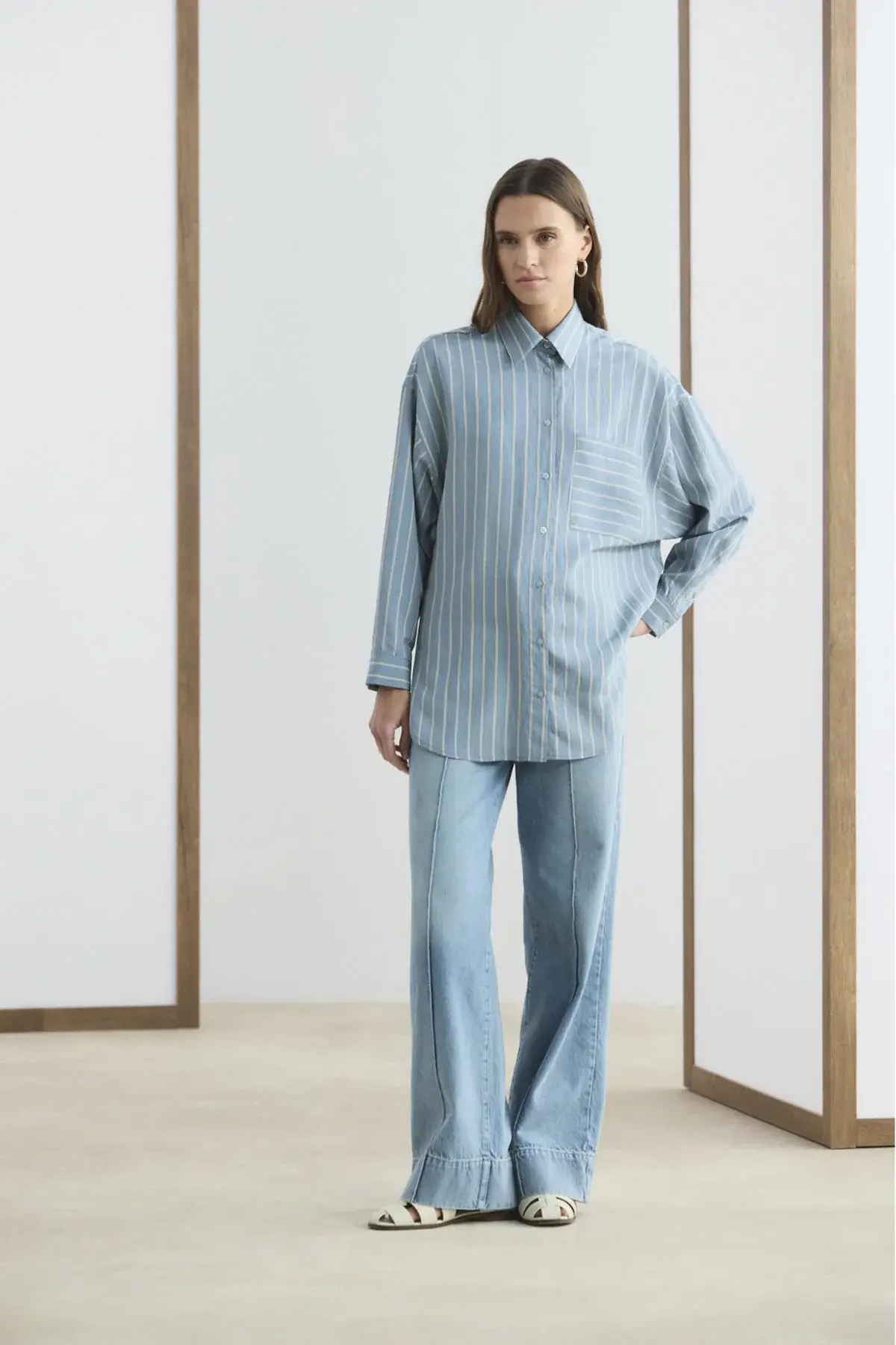 KADİRYE BAŞTÜRK OVERSİZE ÇİZGİLİ GÖMLEK AÇIK MAVİ