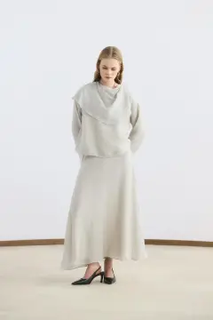 KADRİYE BAŞTÜRK ŞAL YAKA GÖMLEK ETEK TAKIM BEJ