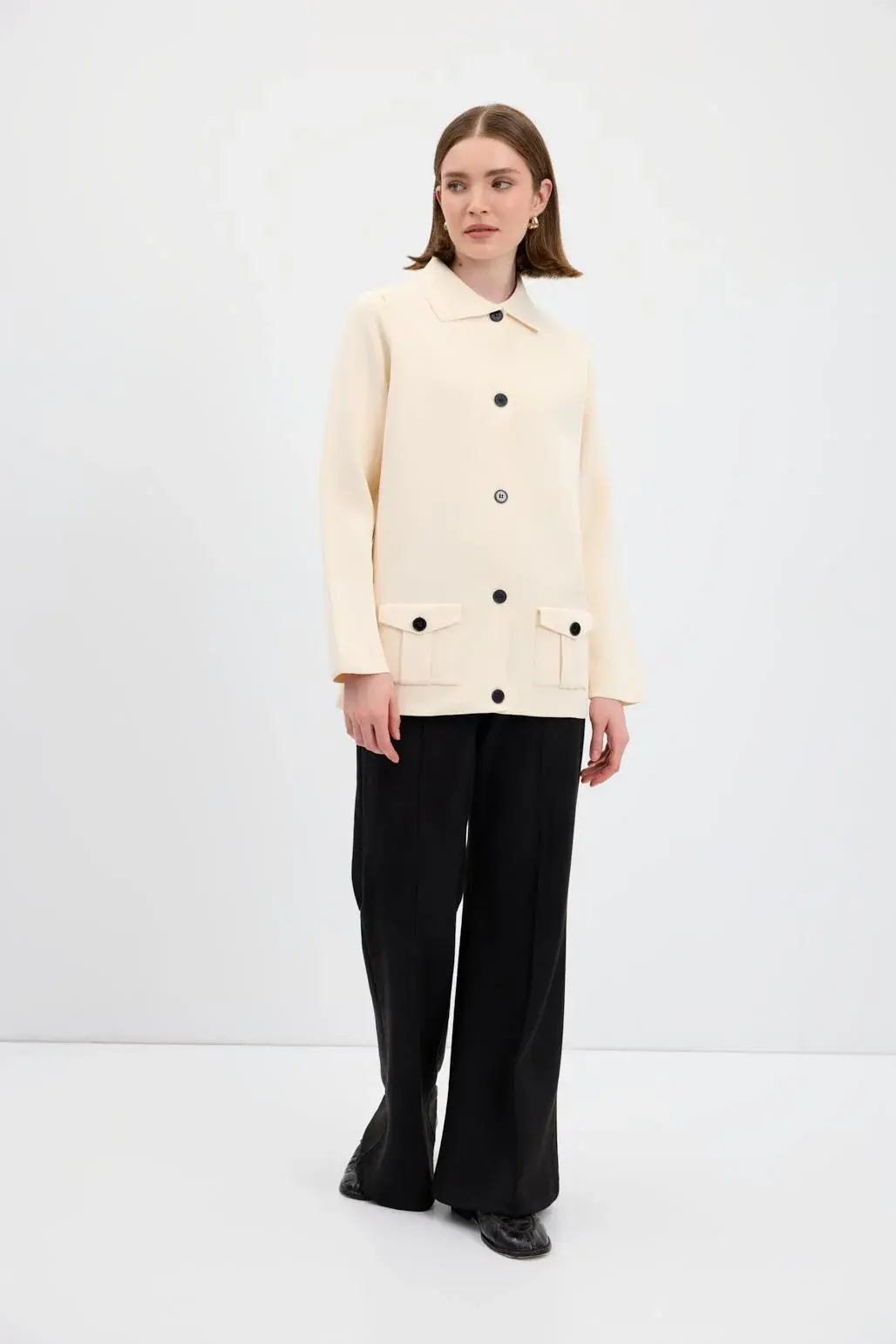 DÜZ RENK CEPLİ TRİKO HIRKA EKRU