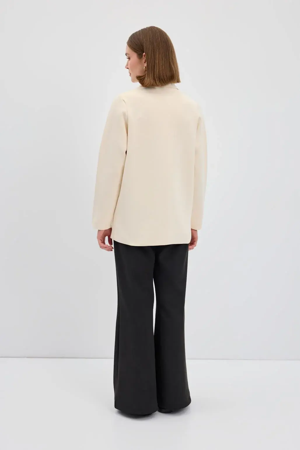 DÜZ RENK CEPLİ TRİKO HIRKA EKRU