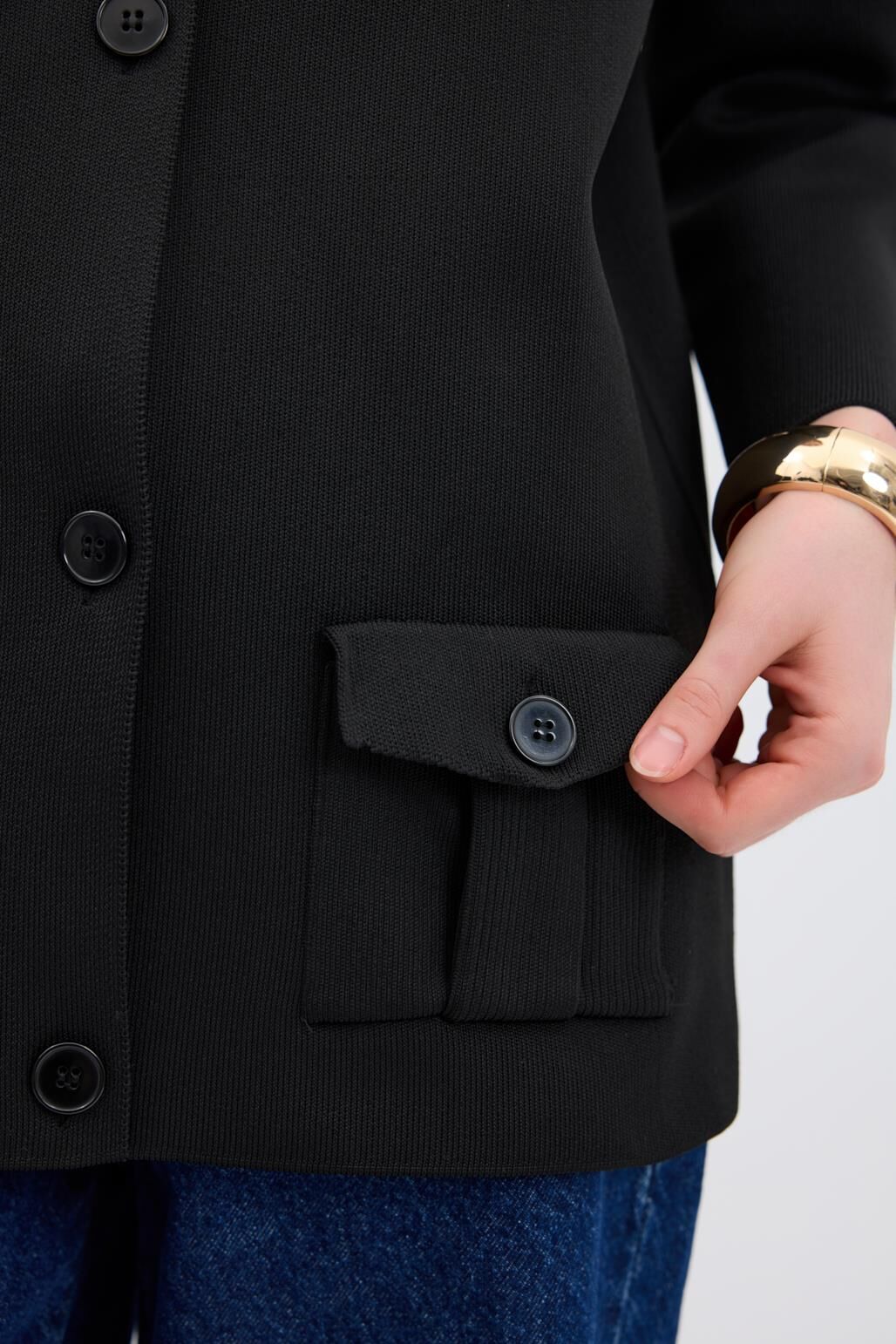 DÜZ RENK CEPLİ TRİKO HIRKA SİYAH