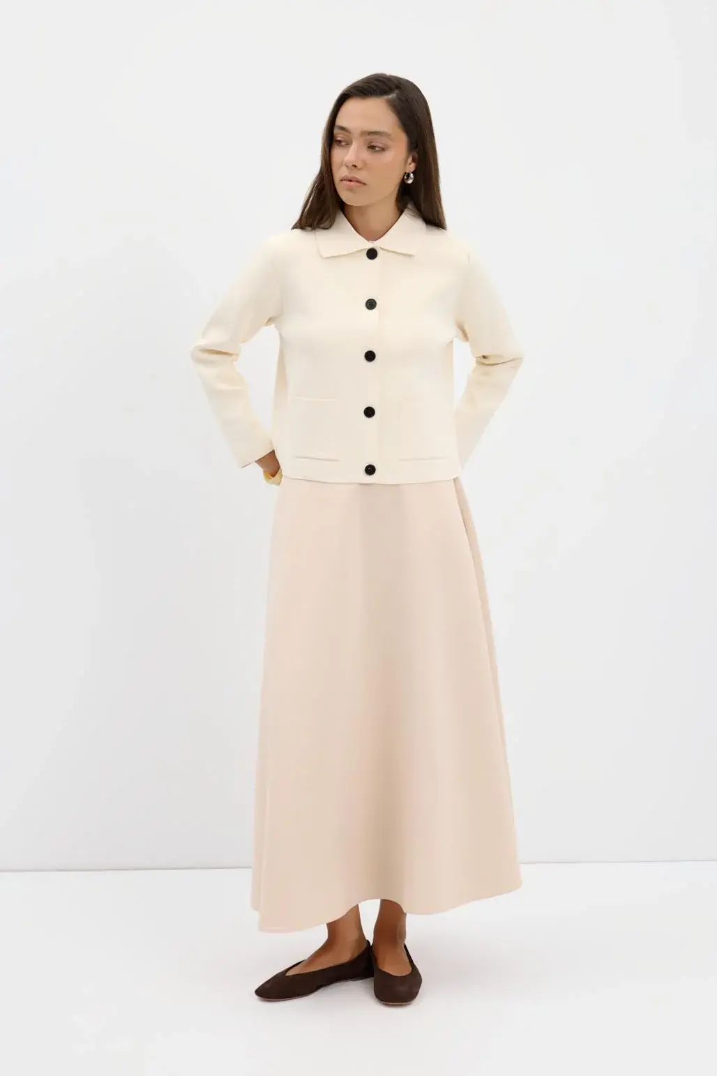 DÜZ RENK MİDİ TRİKO HIRKA EKRU