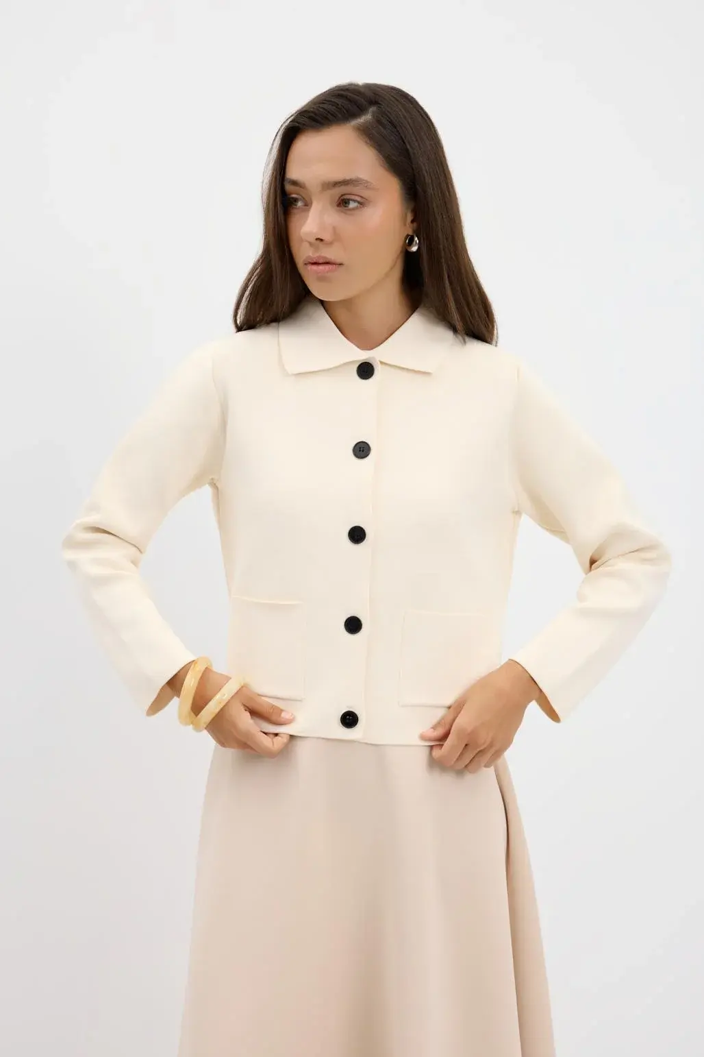 DÜZ RENK MİDİ TRİKO HIRKA EKRU