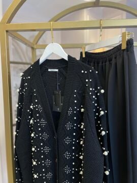 YEŞİM ÖZCAN İNCİLİ HIRKA