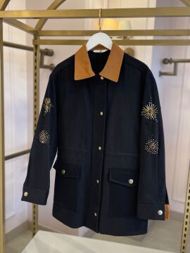 YEŞİM ÖZCAN NAKIŞLI PARKA SİYAH